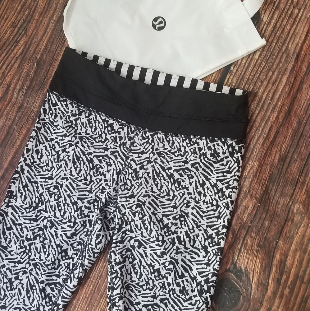 LULULEMON Athletica Black White Leggings With Lululemon Bag - Picture 2 of 16